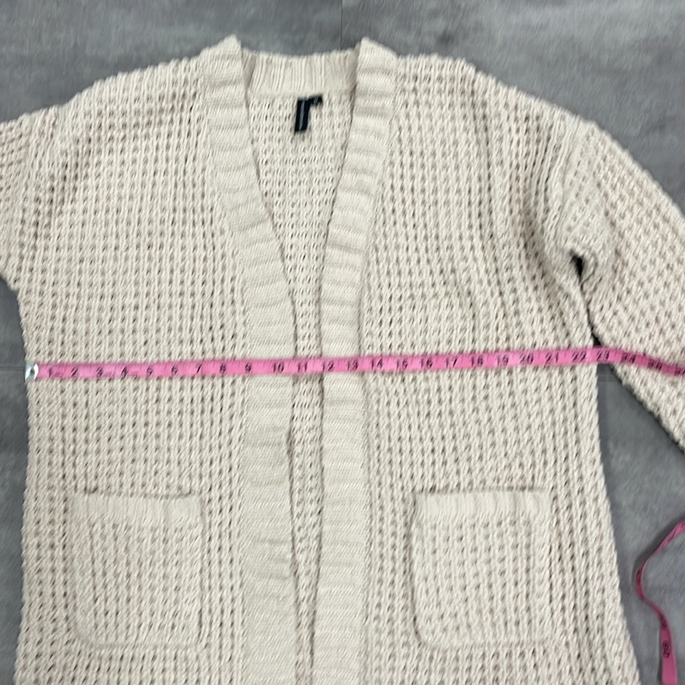 Medium moon and madison cream cardigan sweater - Picture 9 of 10